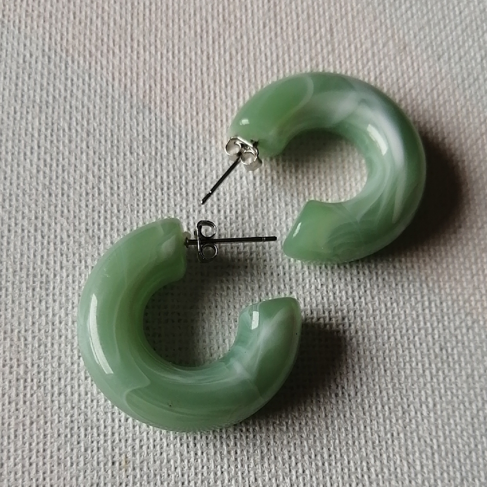 ⬇️2/$25⬇️Green Marbled Faux Nephrit Lucite Hoop Earrings